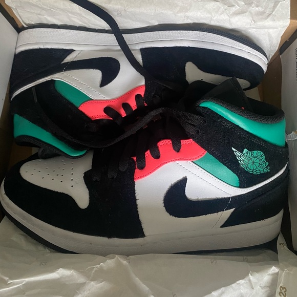Jordan Other - Air Jordan 1 mid SE
